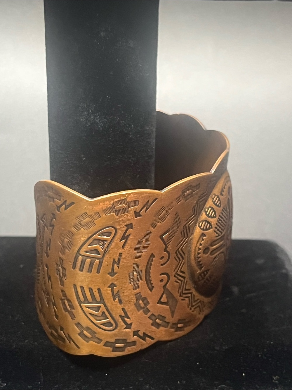 Vintage 1970s Solid Copper Wide Southwestern Embossed Cuff Bracelet - Picture 2 of 10